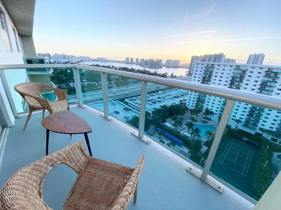 Zen Vacation Rentals Modern Penthouse Across Ocean Miami Beach Exterior photo