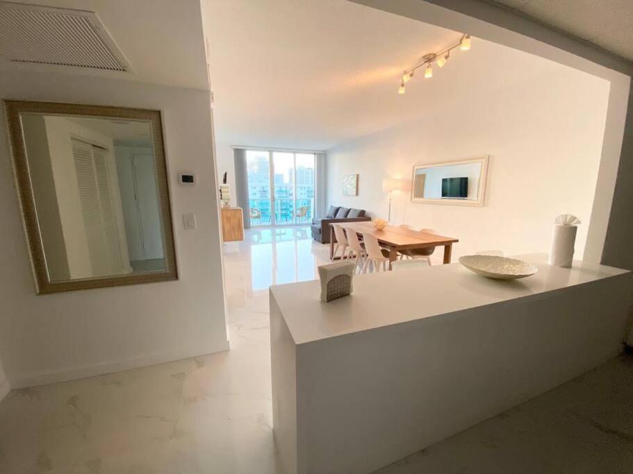 Zen Vacation Rentals Modern Penthouse Across Ocean Miami Beach Exterior photo