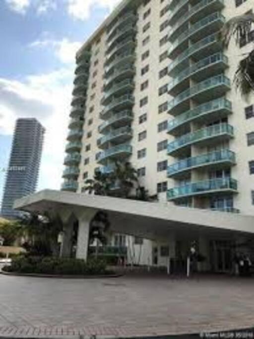 Zen Vacation Rentals Modern Penthouse Across Ocean Miami Beach Exterior photo